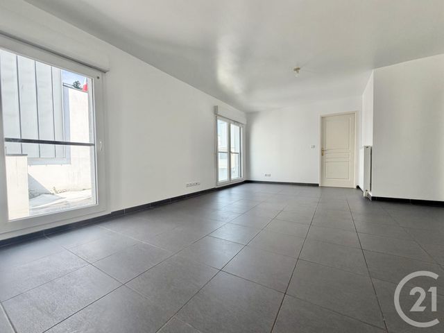 Appartement à louer - 2 pièces - 47.62 m2 - LA PLAINE ST DENIS - 93 - ILE-DE-FRANCE - Century 21 Wilson Immobilier