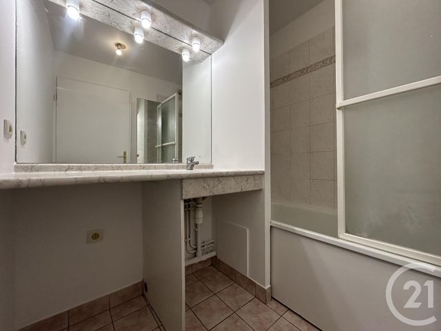 Appartement F2 à louer - 2 pièces - 45.08 m2 - ST DENIS - 93 - ILE-DE-FRANCE - Century 21 Wilson Immobilier