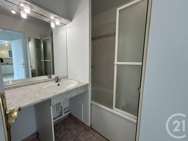 Appartement F2 à louer - 2 pièces - 45.08 m2 - ST DENIS - 93 - ILE-DE-FRANCE - Century 21 Wilson Immobilier